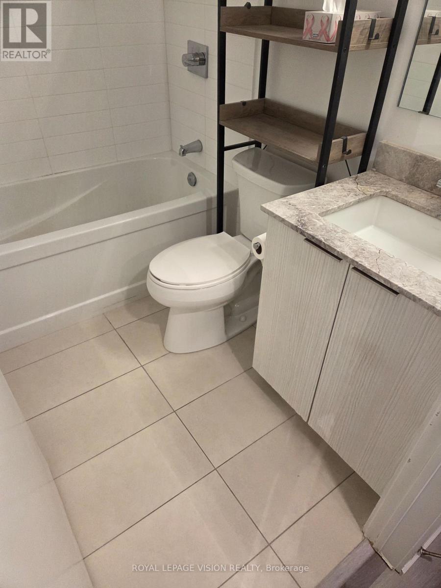 2003 - 501 Yonge Street, Toronto, ON - Indoor Photo Showing Bathroom