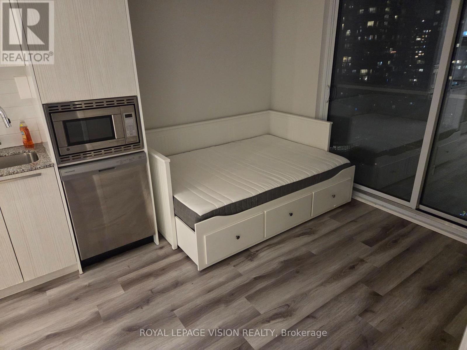 2003 - 501 Yonge Street, Toronto, ON - Indoor