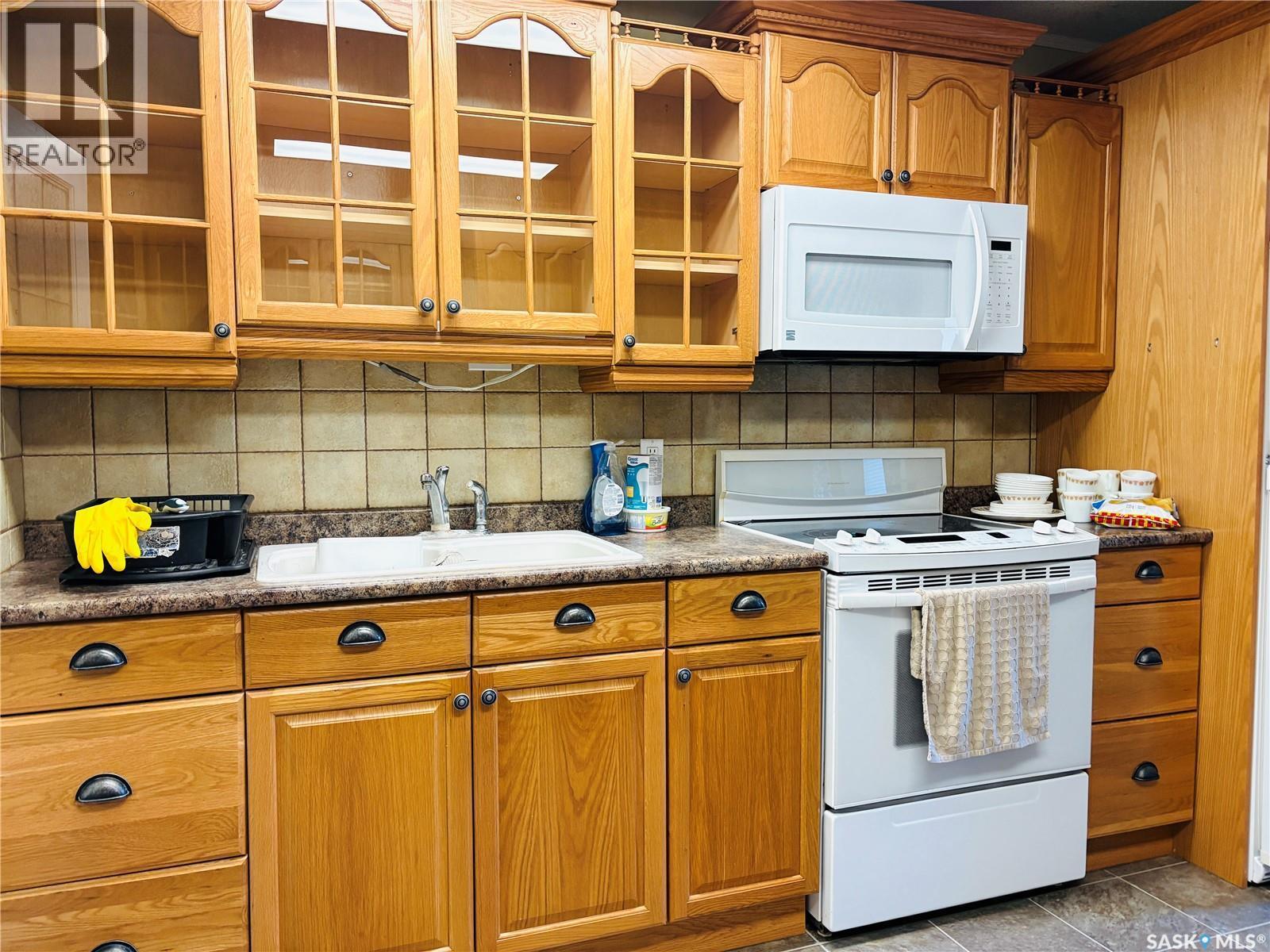 117 King Street, Stewart Valley, SK - Indoor Photo Showing Kitchen