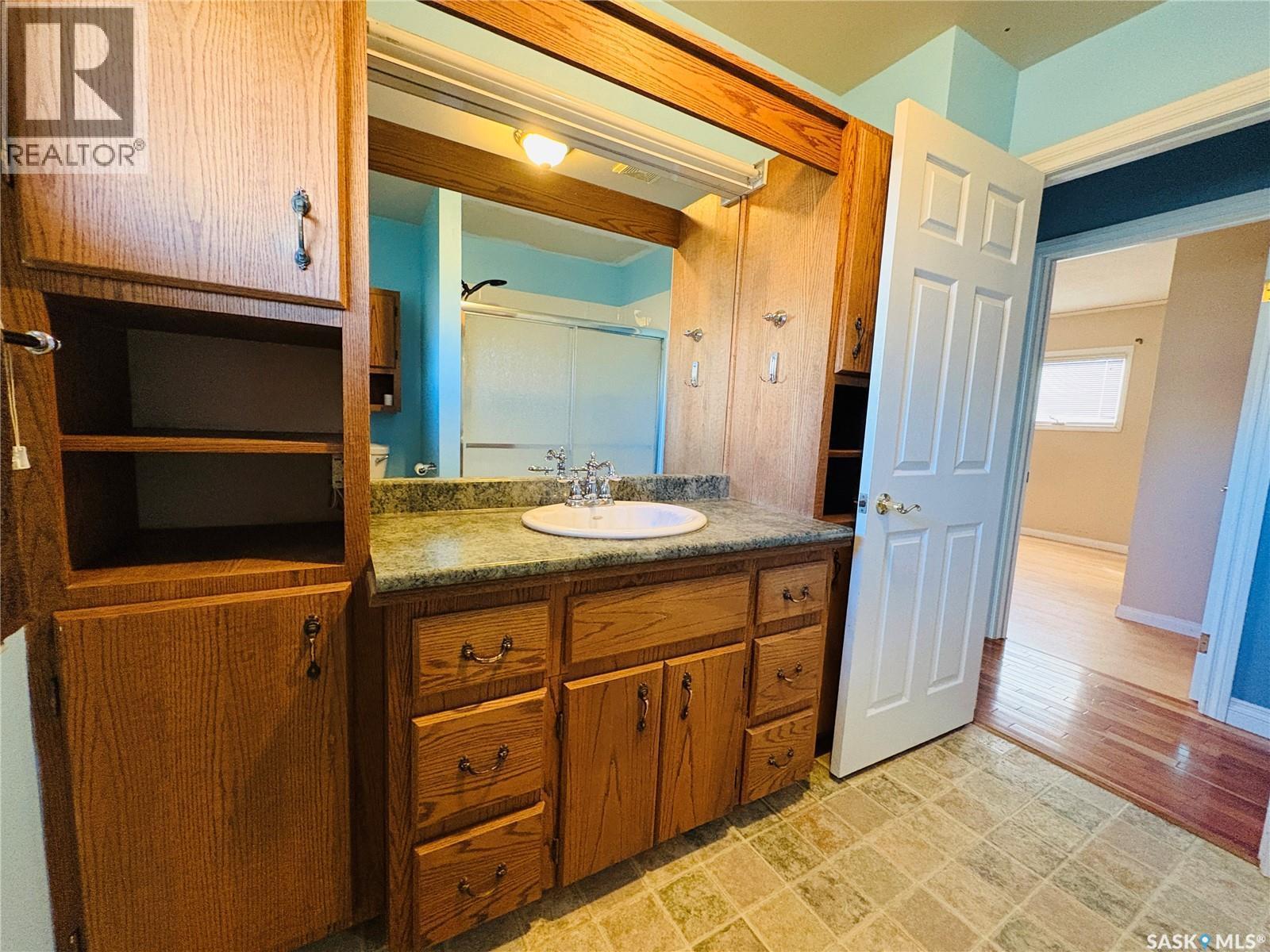 117 King Street, Stewart Valley, SK - Indoor Photo Showing Bathroom