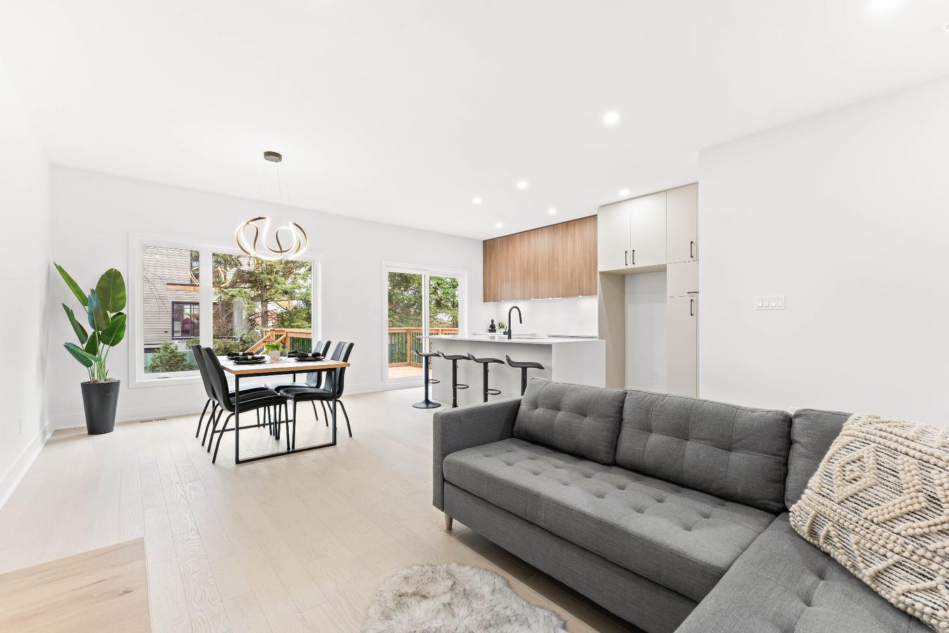Living room - 7 Rue Lavigne, Boisbriand, QC - Indoor Photo Showing Living Room
