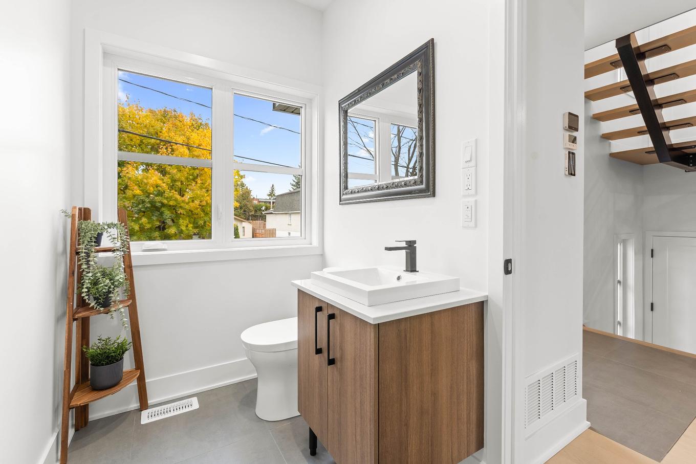Powder room - 7 Rue Lavigne, Boisbriand, QC - Indoor Photo Showing Bathroom