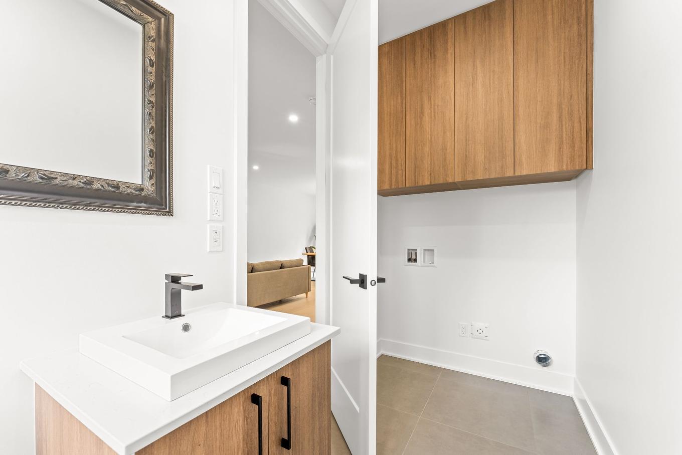 Powder room - 7 Rue Lavigne, Boisbriand, QC - Indoor Photo Showing Bathroom