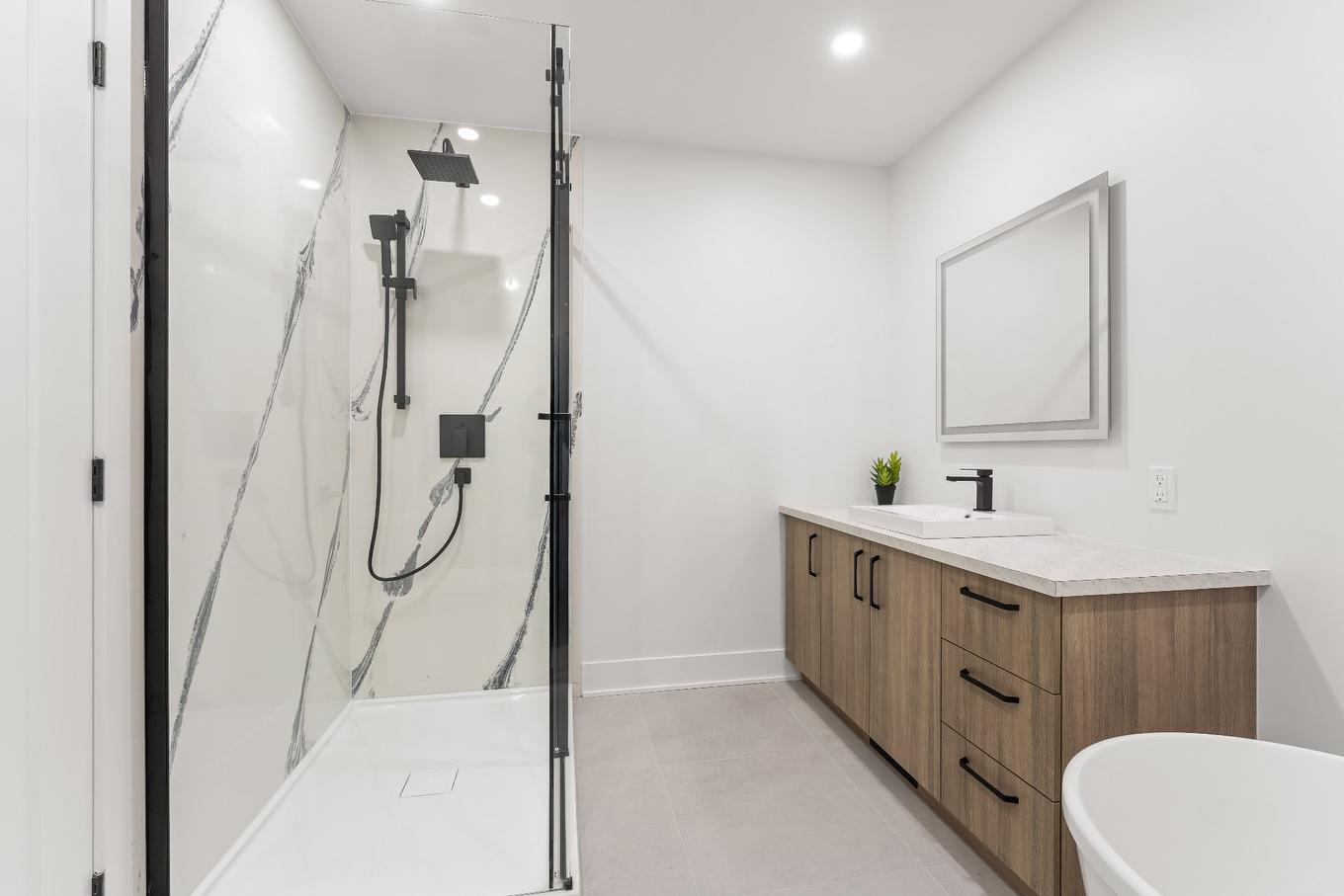 Bathroom - 7 Rue Lavigne, Boisbriand, QC - Indoor Photo Showing Bathroom