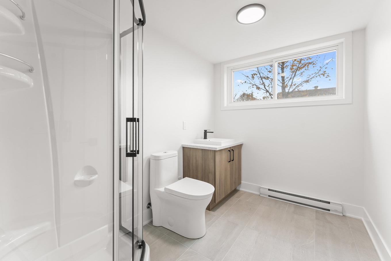 Bathroom - 7 Rue Lavigne, Boisbriand, QC - Indoor Photo Showing Bathroom