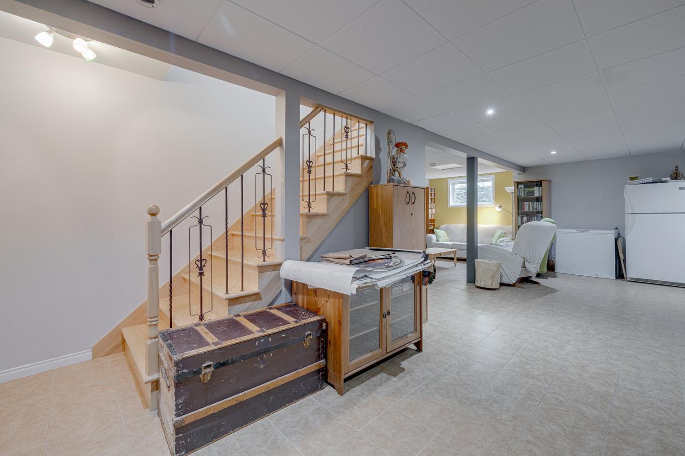 Salle familiale - 900 Rue Vauquelin, Neuville, QC - Indoor Photo Showing Other Room