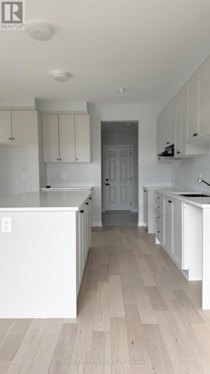 122 Tonic Crescent, Ottawa, ON - Indoor Photo Showing Kitchen