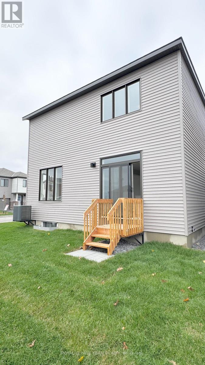 122 Tonic Crescent, Ottawa, ON - Outdoor With Exterior