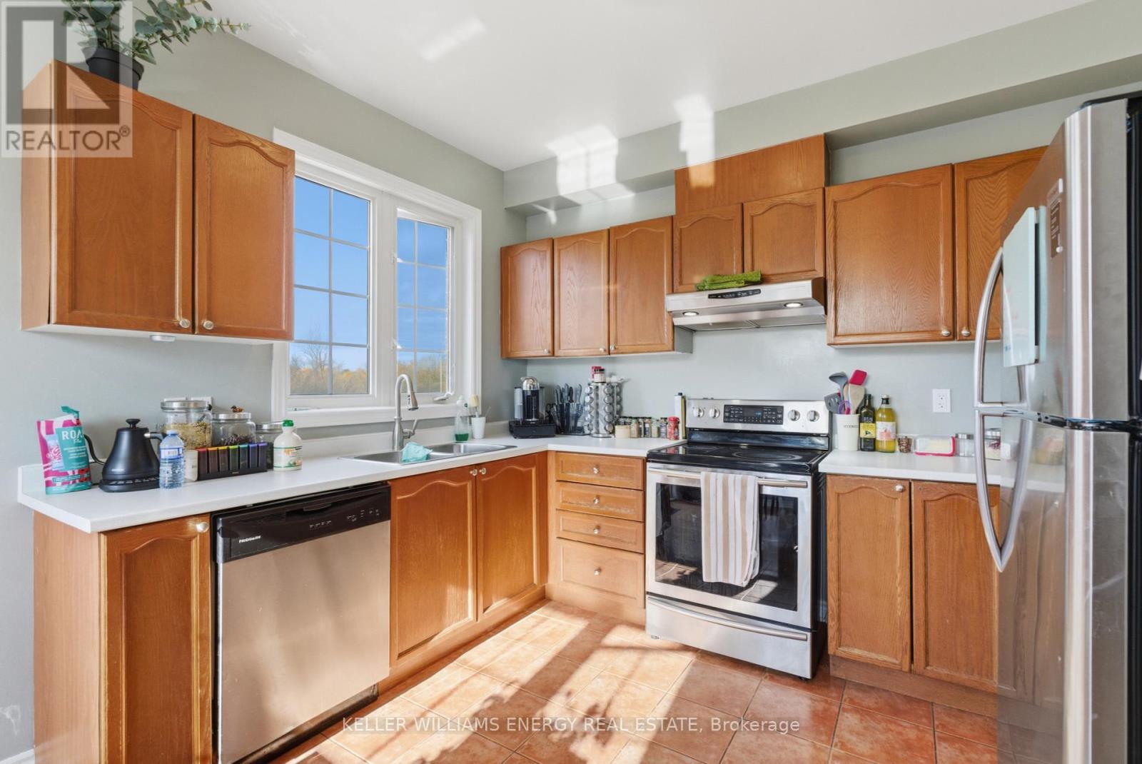 18 Boone Lane, Ajax (South East), ON - Indoor Photo Showing Kitchen With Stainless Steel Kitchen