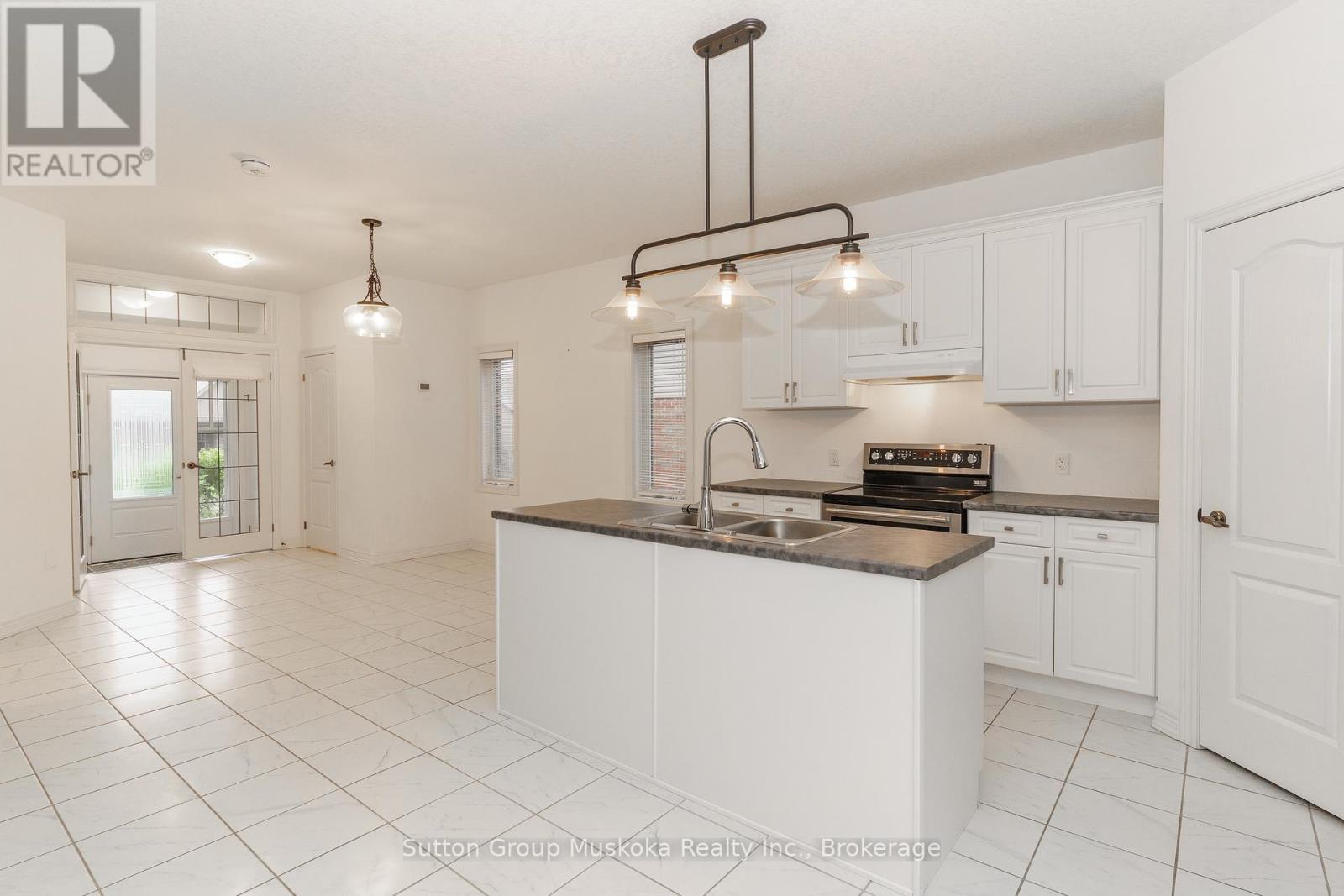 14 Braeside Crescent, Huntsville (Chaffey), ON - Indoor Photo Showing Kitchen