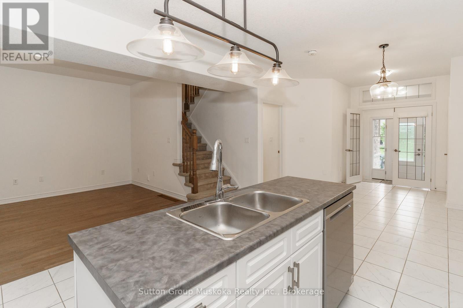 14 Braeside Crescent, Huntsville (Chaffey), ON - Indoor Photo Showing Kitchen With Double Sink