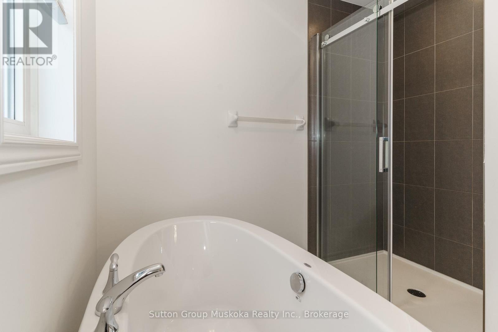 14 Braeside Crescent, Huntsville (Chaffey), ON - Indoor Photo Showing Bathroom