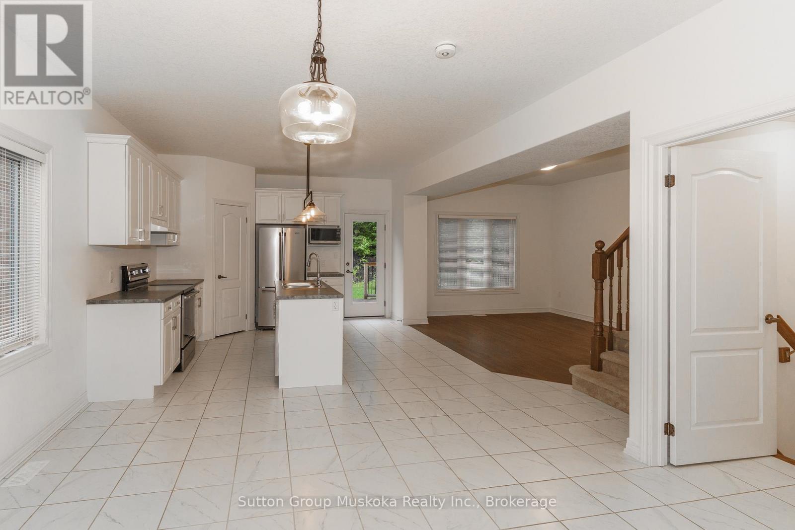 14 Braeside Crescent, Huntsville (Chaffey), ON - Indoor Photo Showing Kitchen