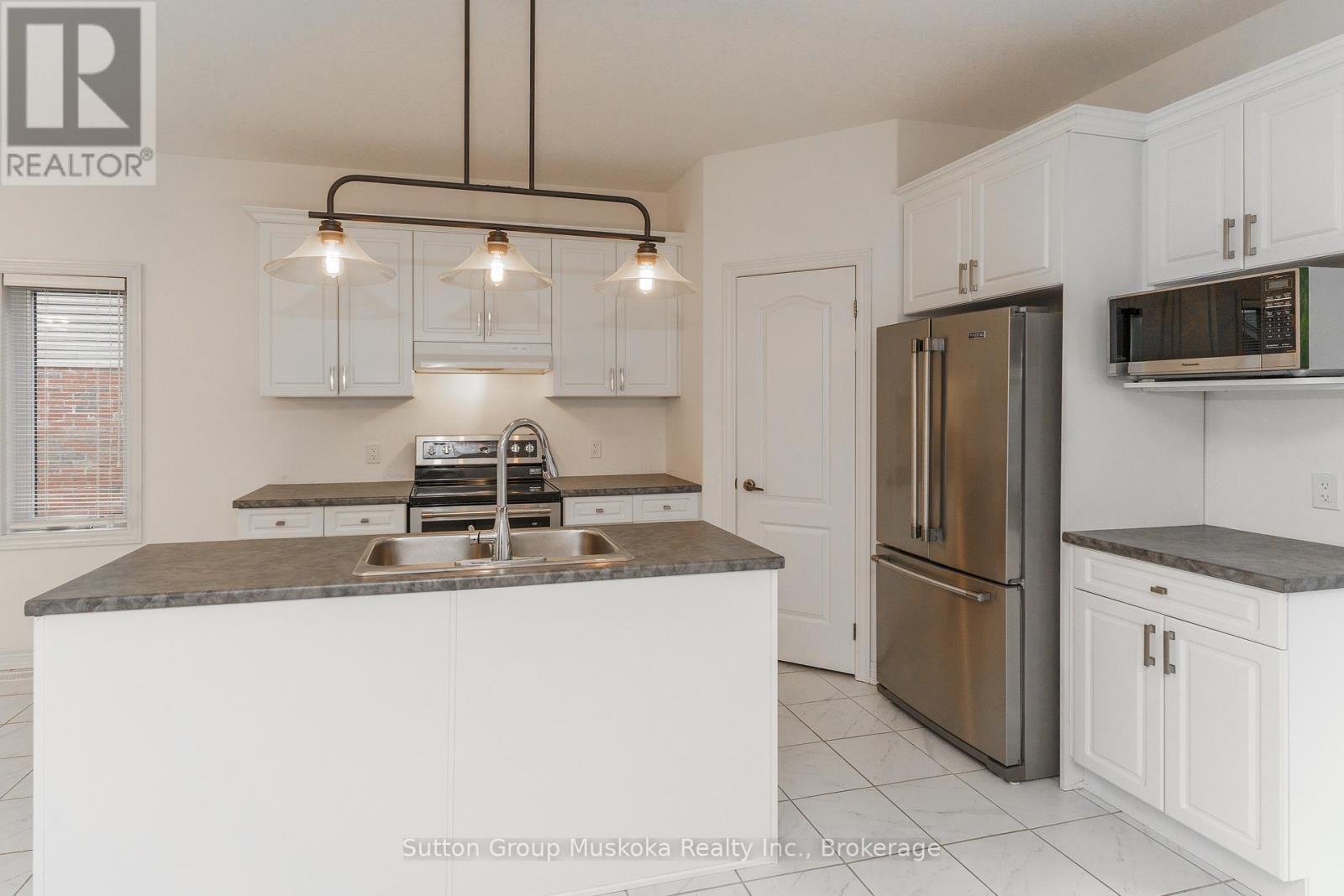 14 Braeside Crescent, Huntsville (Chaffey), ON - Indoor Photo Showing Kitchen With Double Sink