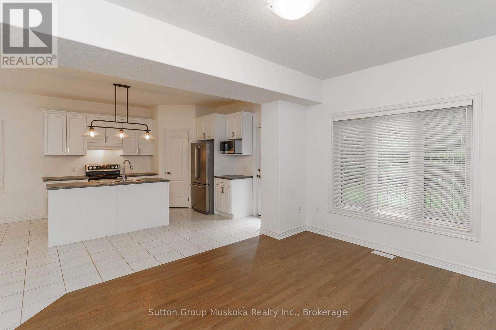 14 Braeside Crescent, Huntsville (Chaffey), ON - Indoor Photo Showing Kitchen
