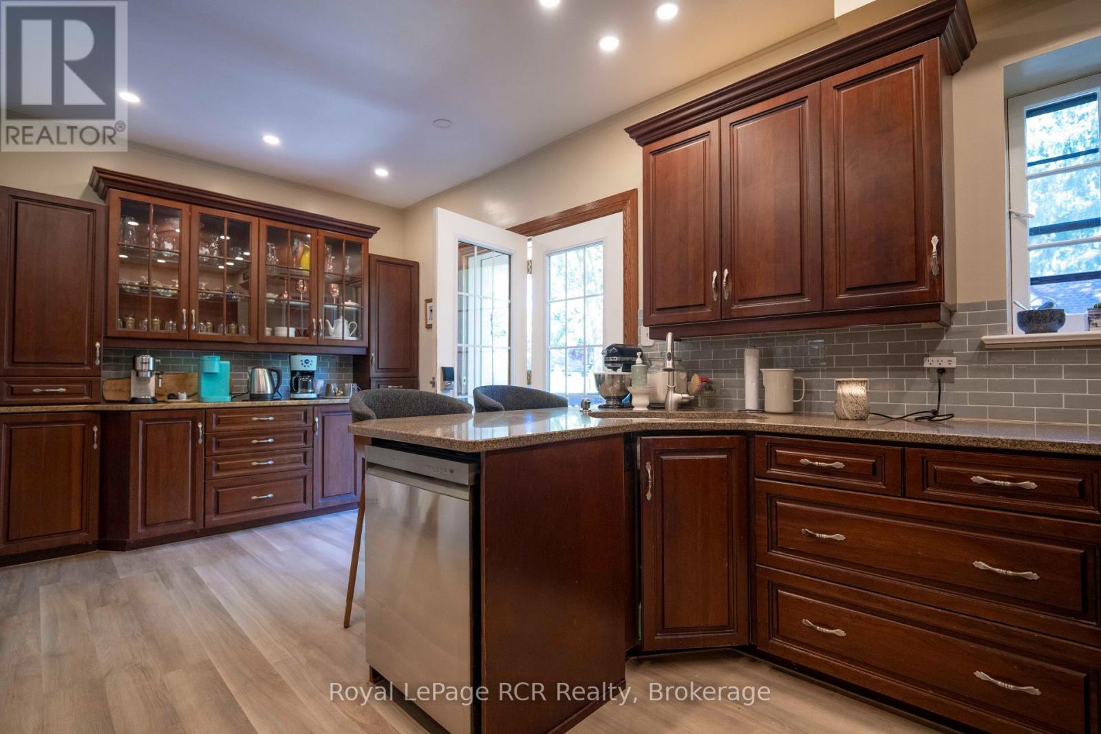 1069 4Th Avenue W, Owen Sound, ON - Indoor Photo Showing Kitchen