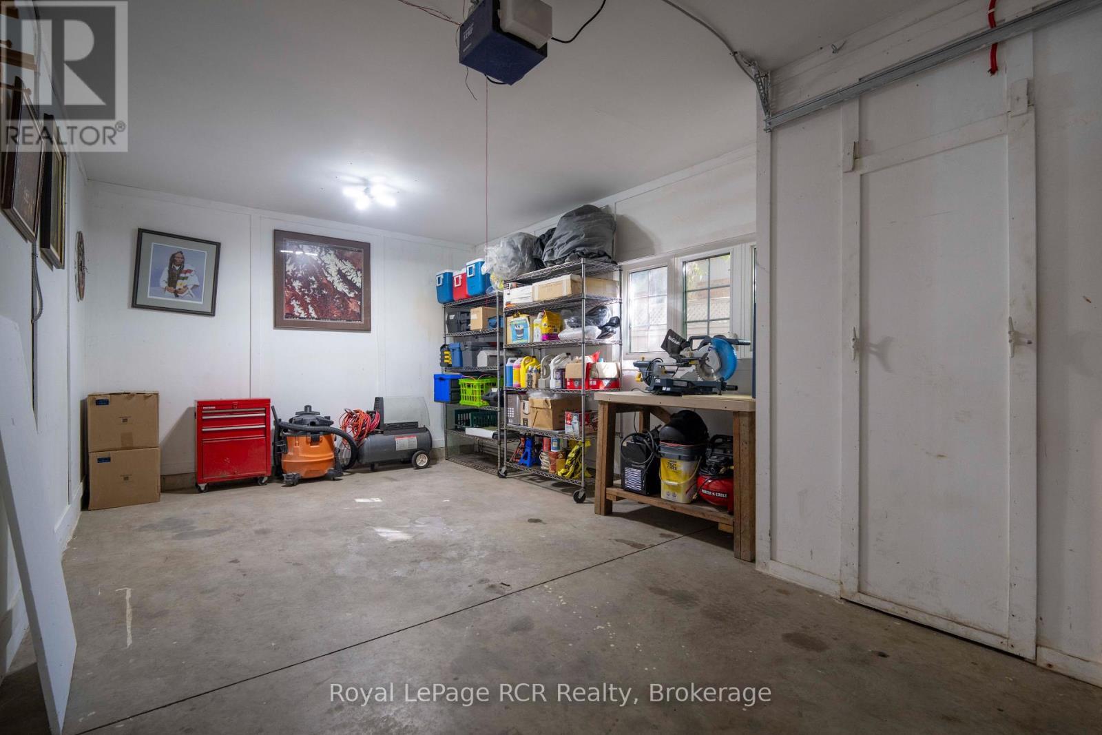 1069 4Th Avenue W, Owen Sound, ON - Indoor Photo Showing Garage