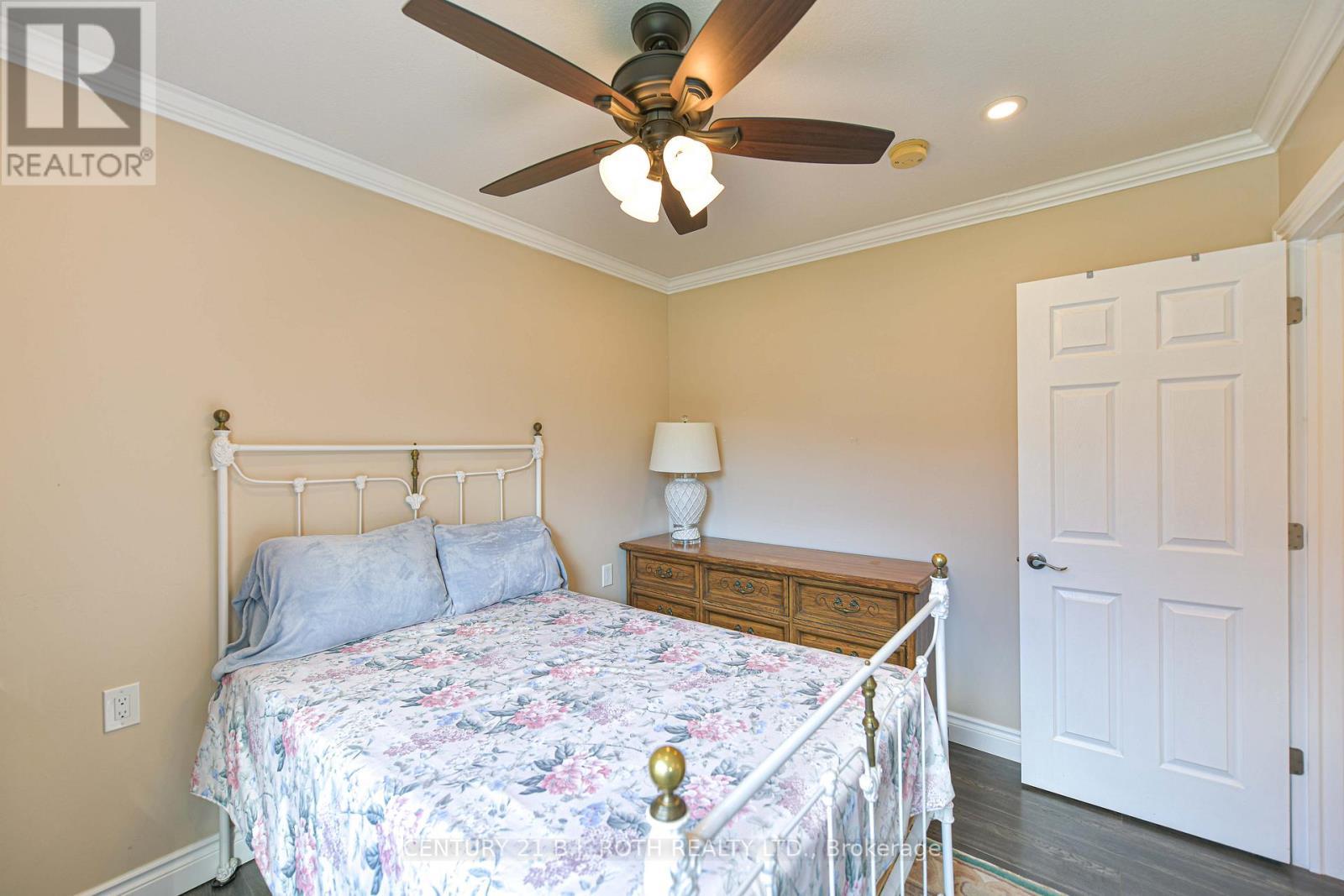 16 First Street, Orillia, ON - Indoor Photo Showing Bedroom