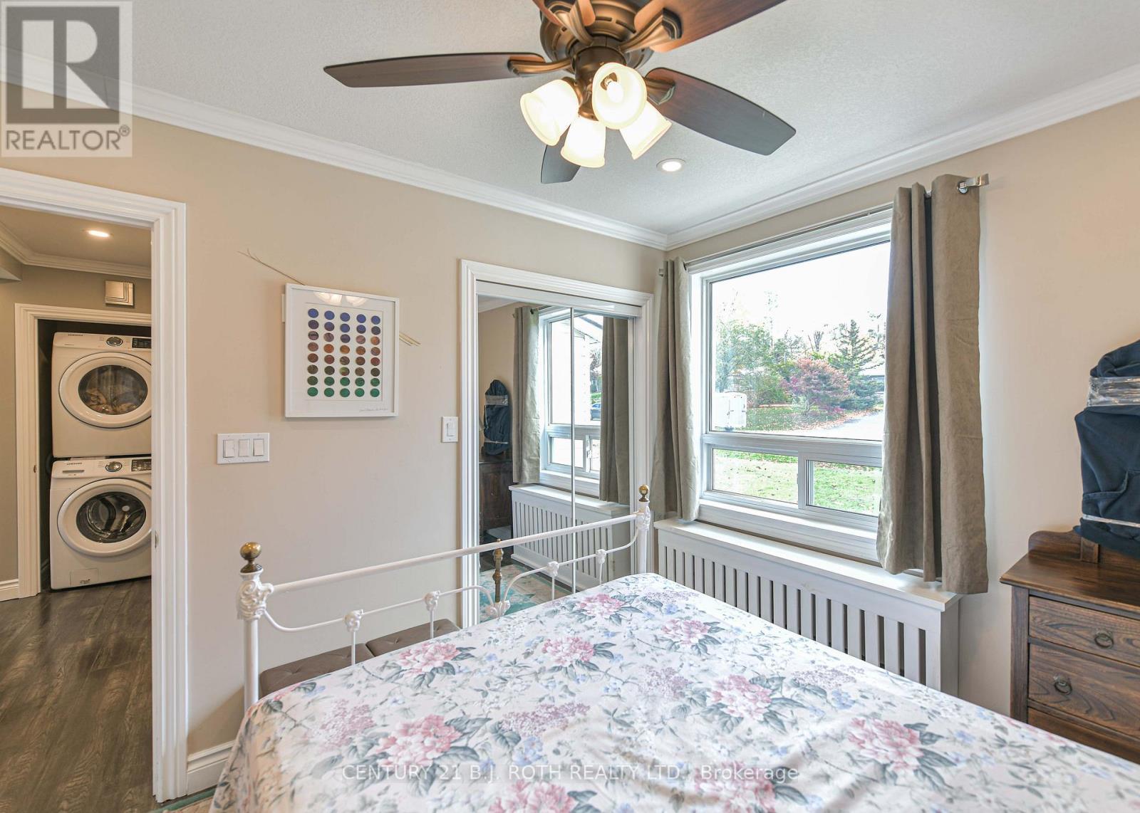 16 First Street, Orillia, ON - Indoor Photo Showing Bedroom