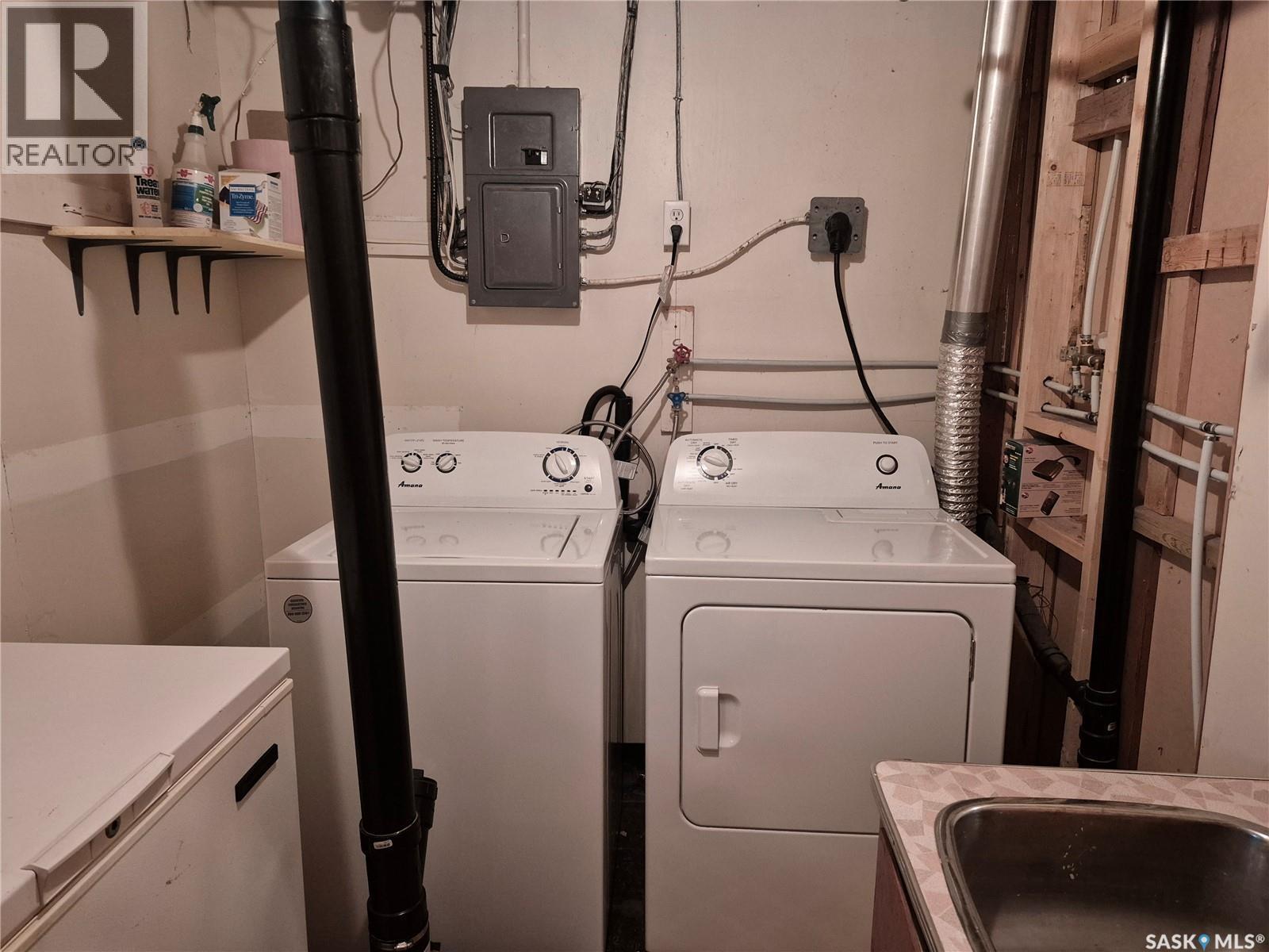111 Alfred Street, Kyle, SK - Indoor Photo Showing Laundry Room