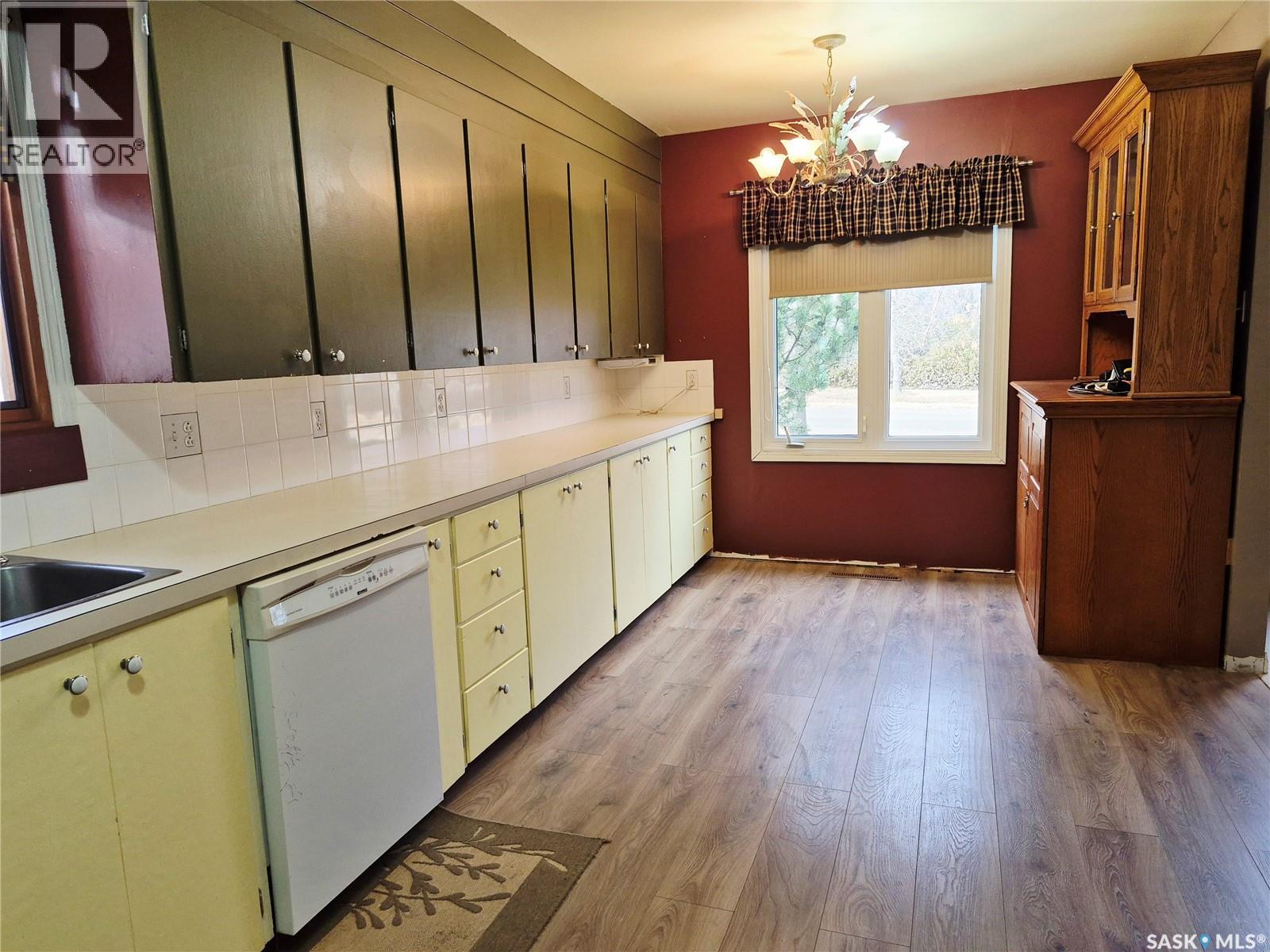111 Alfred Street, Kyle, SK - Indoor Photo Showing Kitchen