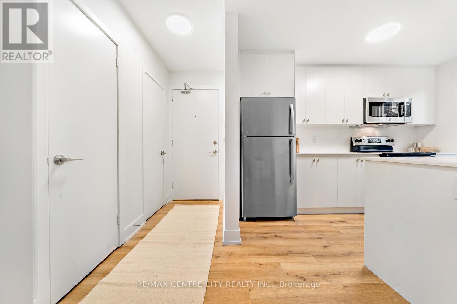 16 - 232 Elm Street, St. Thomas, ON - Indoor Photo Showing Kitchen