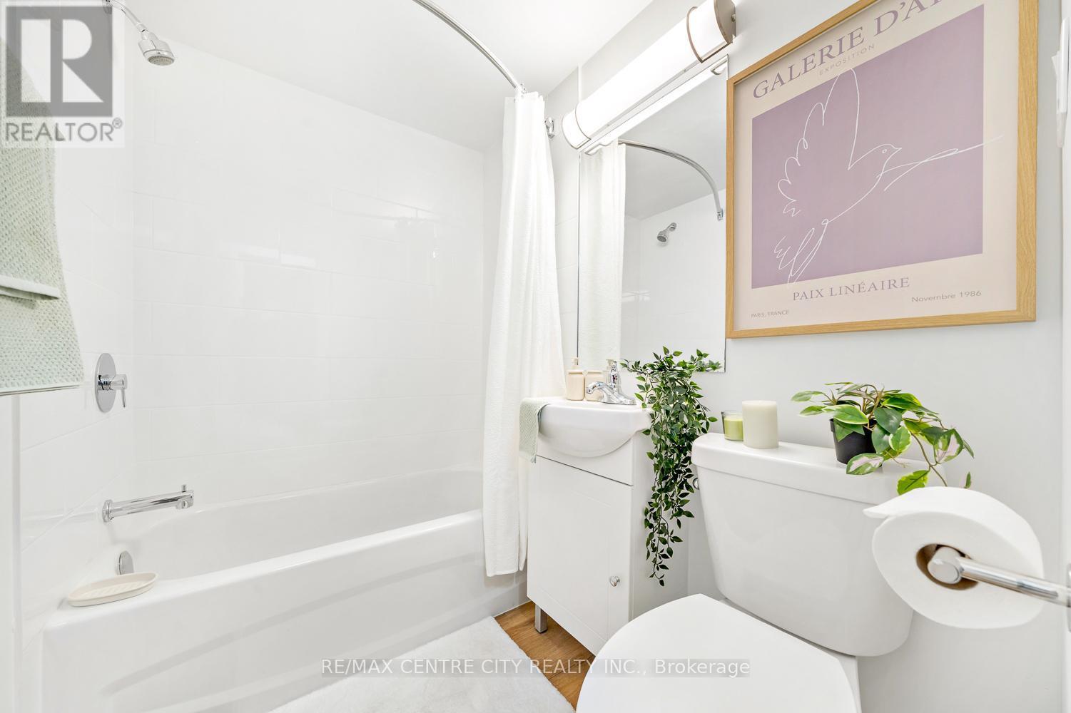 16 - 232 Elm Street, St. Thomas, ON - Indoor Photo Showing Bathroom