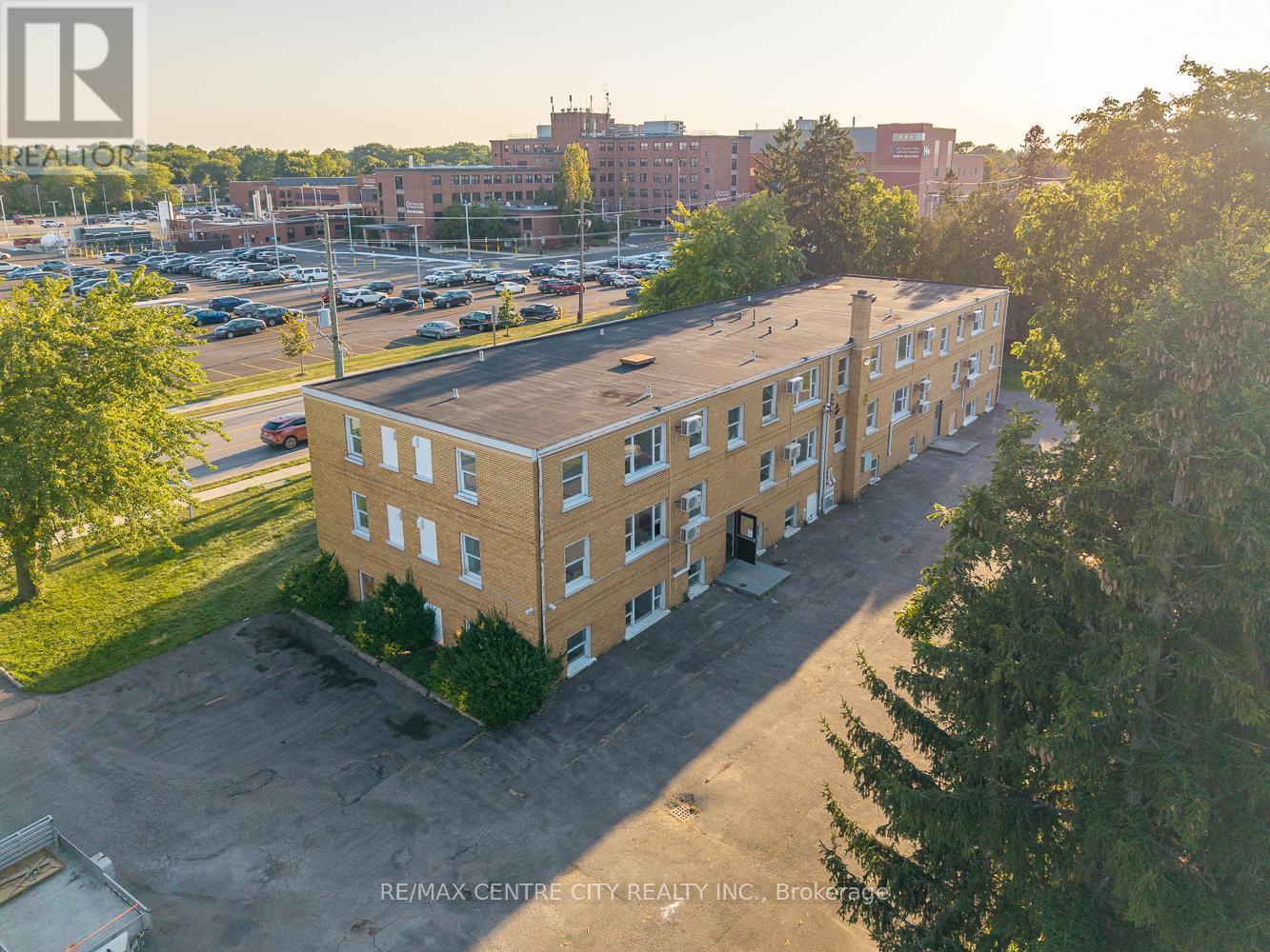 16 - 232 Elm Street, St. Thomas, ON - Outdoor With View