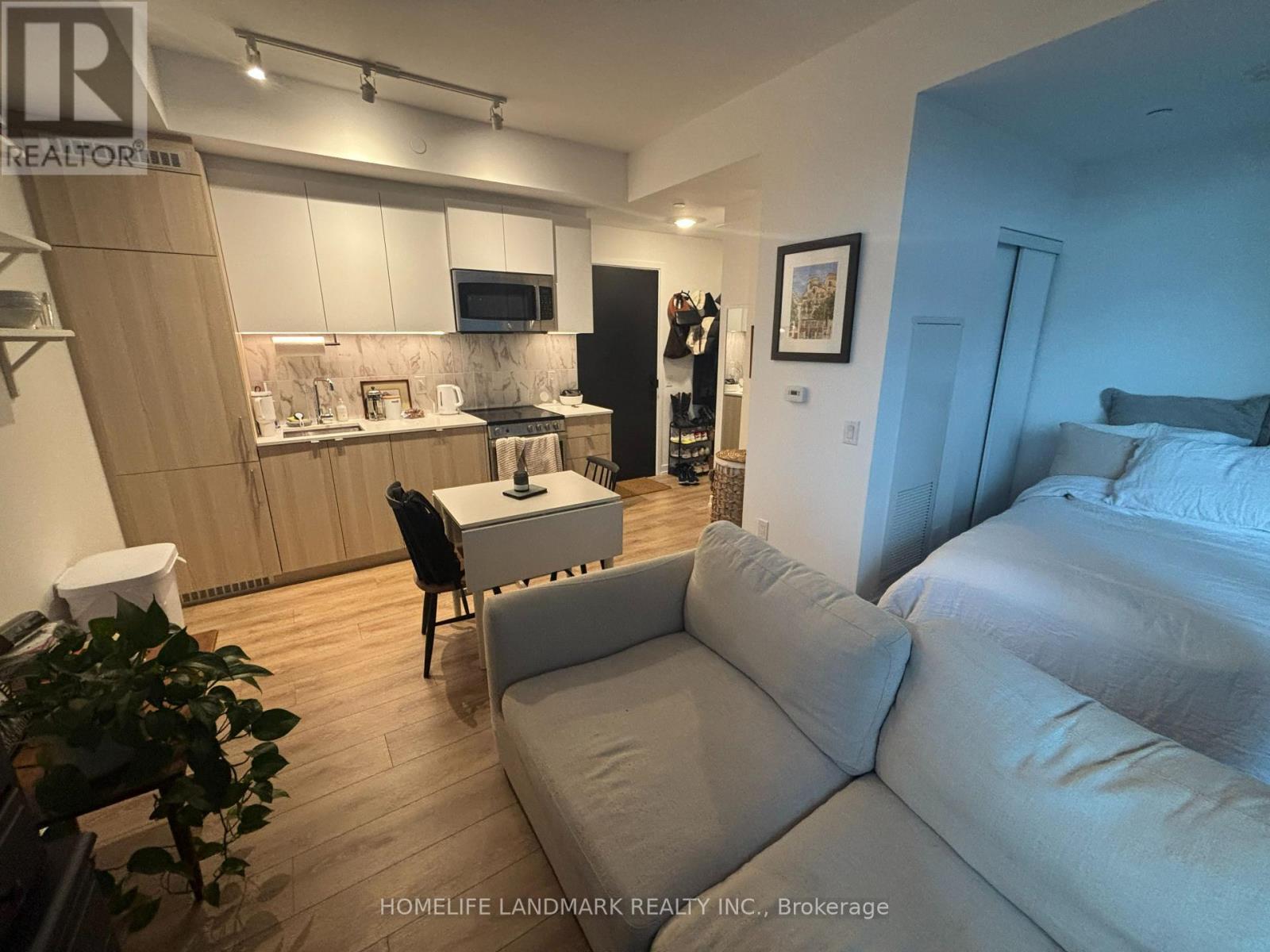 402 - 500 Dupont Street, Toronto, ON - Indoor