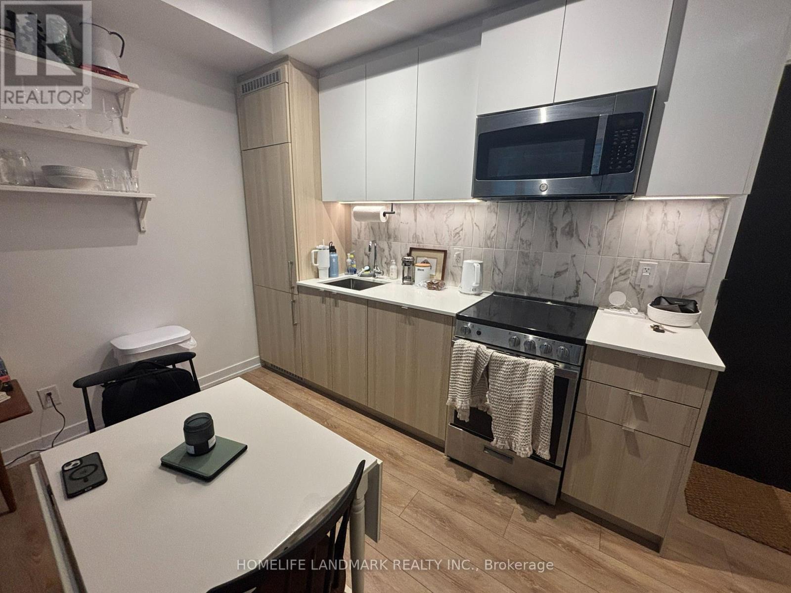 402 - 500 Dupont Street, Toronto, ON - Indoor Photo Showing Kitchen With Upgraded Kitchen