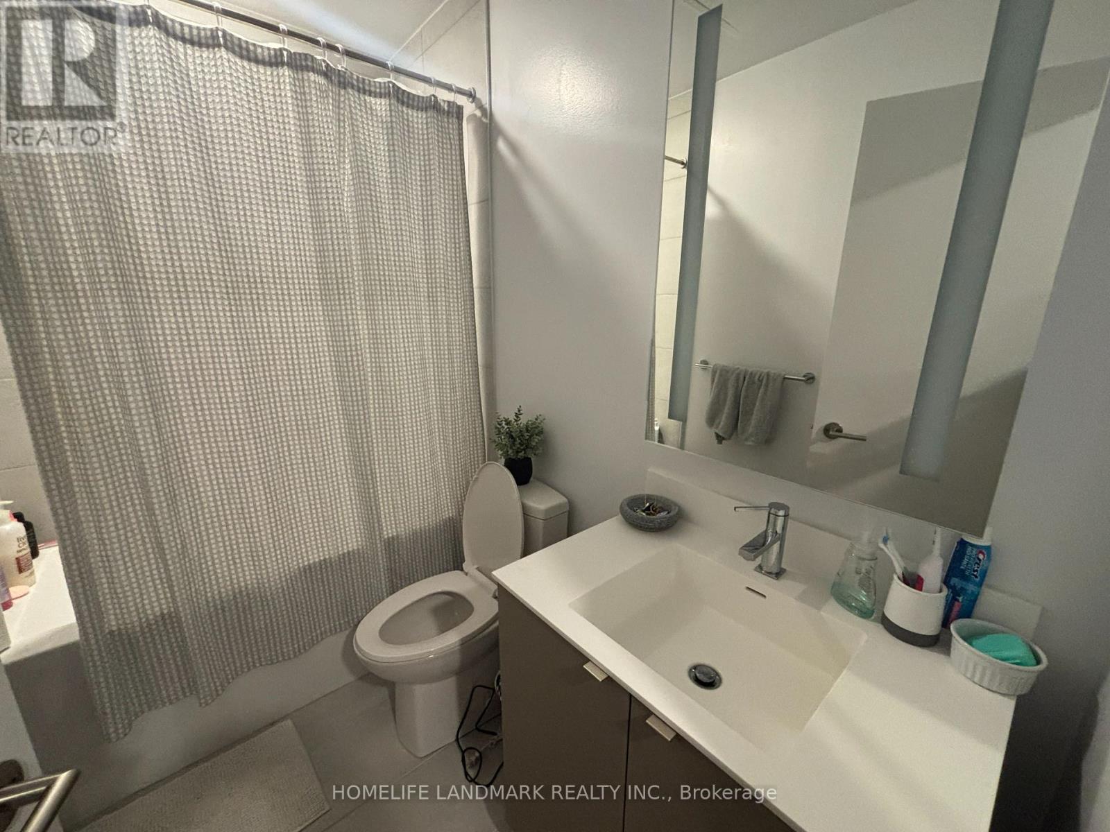 402 - 500 Dupont Street, Toronto, ON - Indoor Photo Showing Bathroom