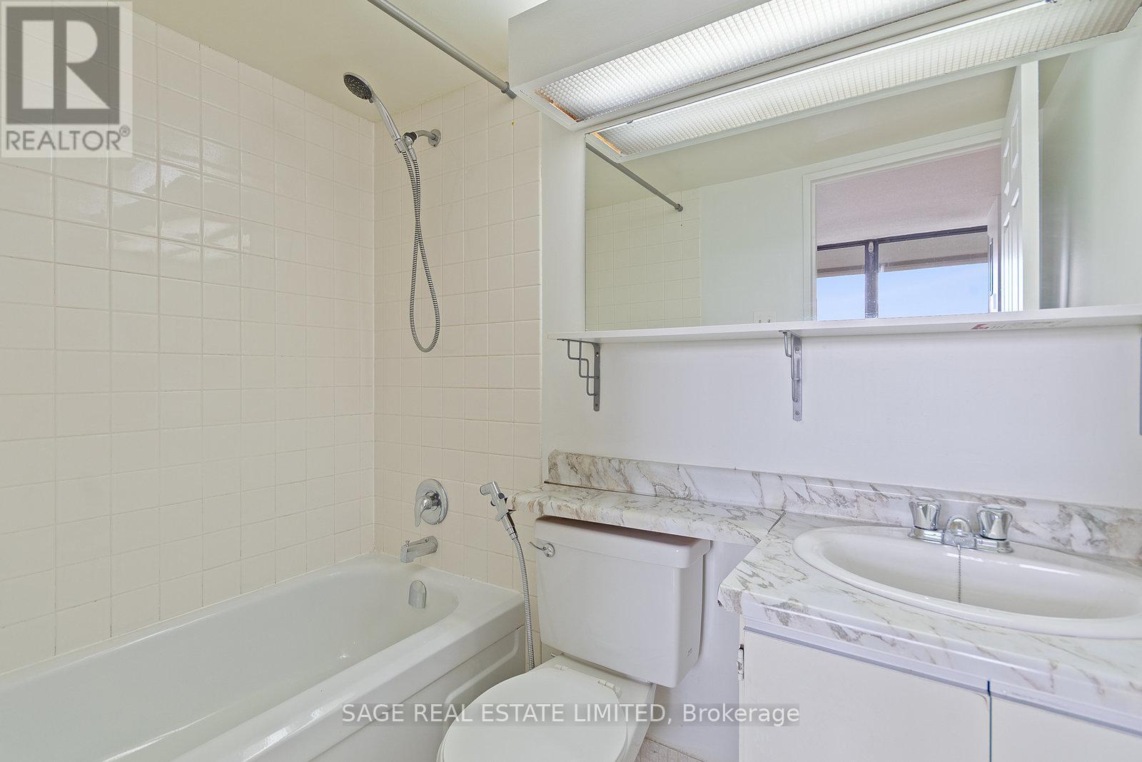 714 - 80 St. Patrick Street, Toronto, ON - Indoor Photo Showing Bathroom