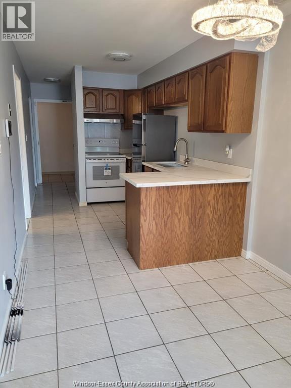 3875 Tecumseh Road East Unit# Unit 2, Windsor, ON - Indoor Photo Showing Kitchen