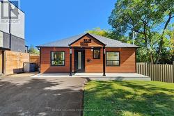 589 MARKSBURY ROAD Pickering, ON L1W 2T1