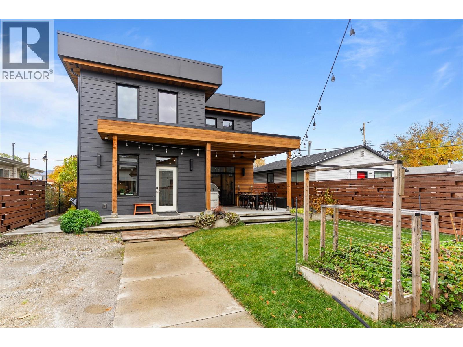 930 Cawston Avenue, Kelowna, BC - Outdoor