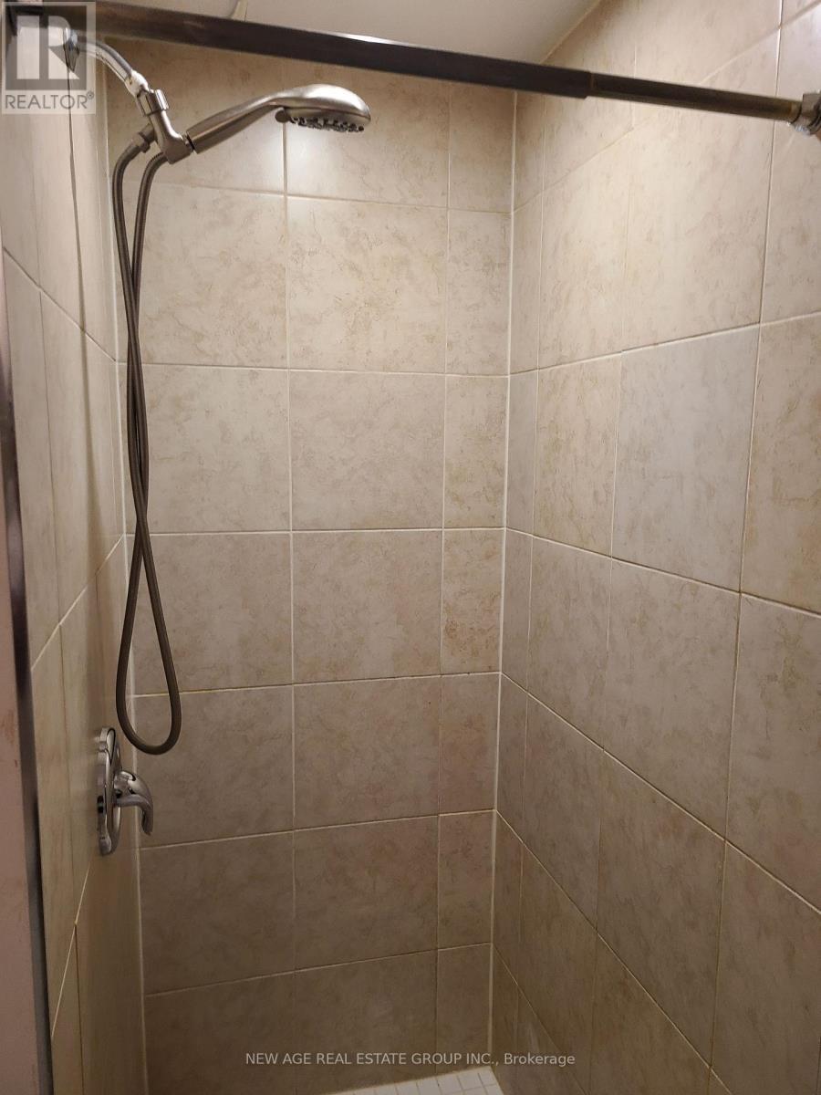 9 Ness Road, Brampton, ON - Indoor Photo Showing Bathroom