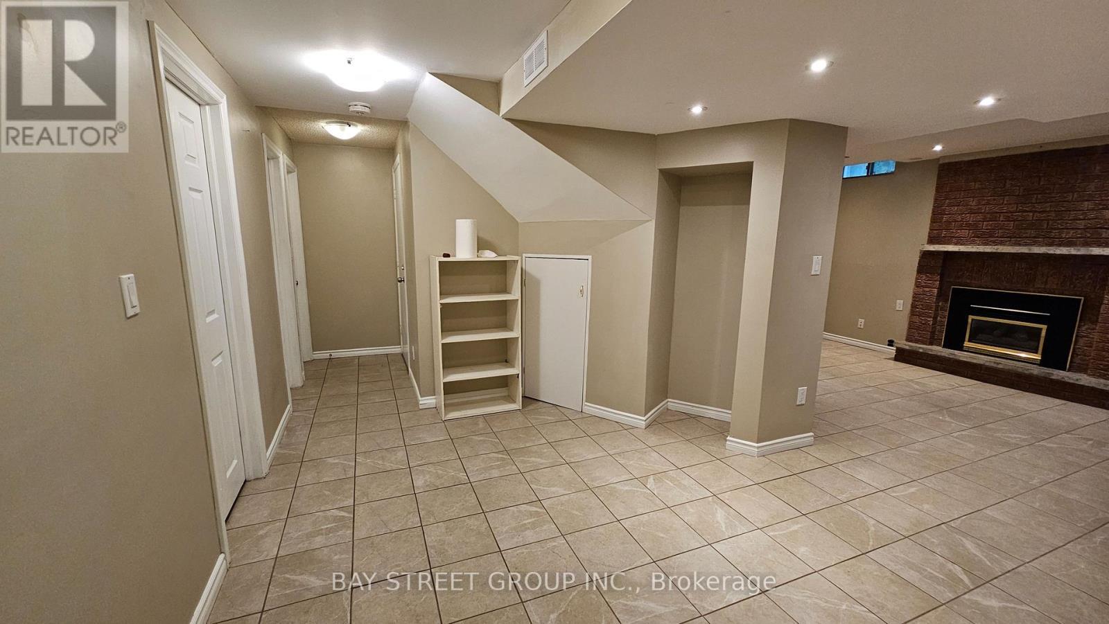 2107 Wincanton Crescent, Mississauga, ON - Indoor Photo Showing Other Room With Fireplace