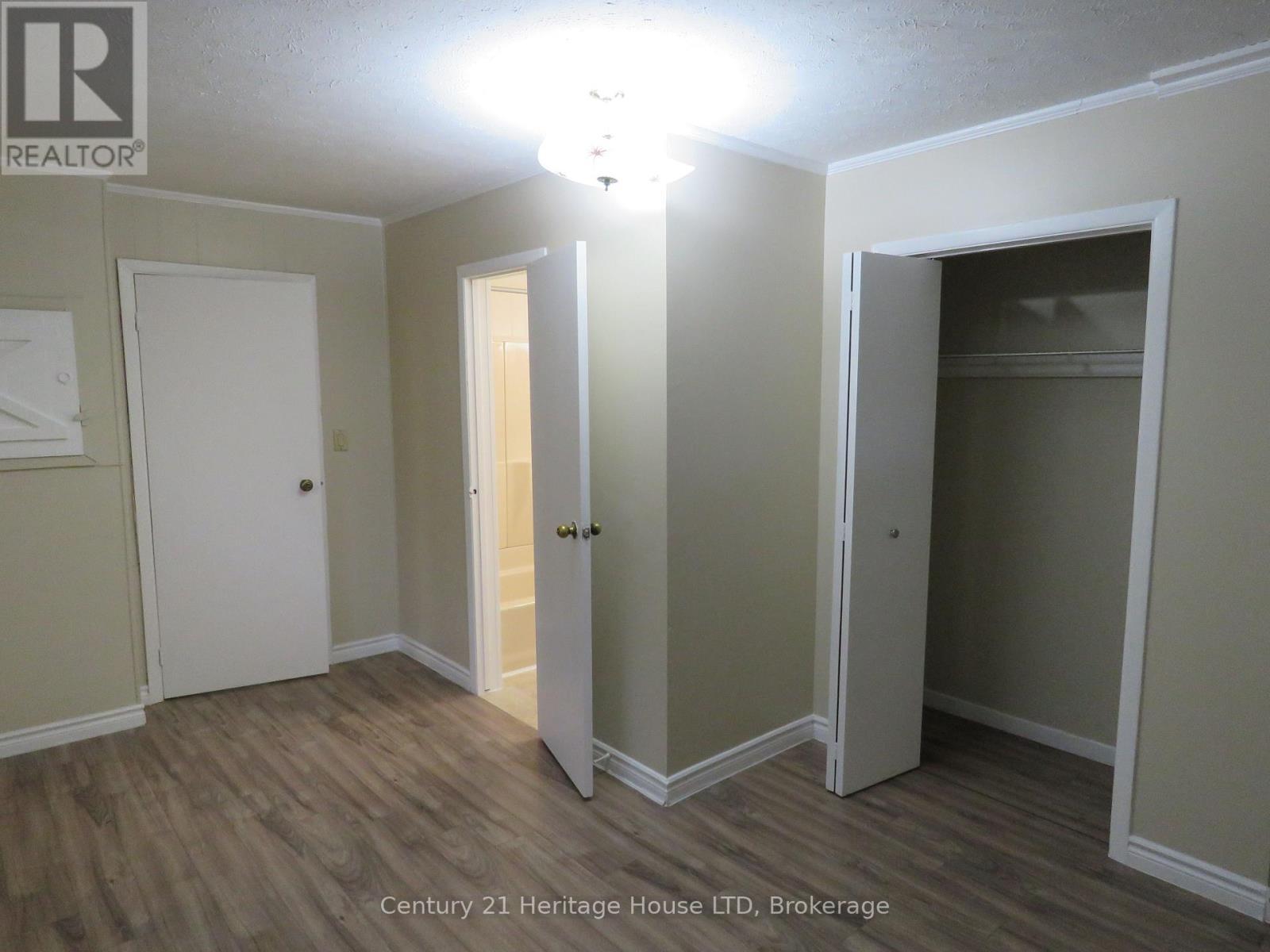 Bedroom with ensuite and closet - B - 564 Lakeview Road, Fort Erie (Crescent Park), ON - Indoor Photo Showing Other Room