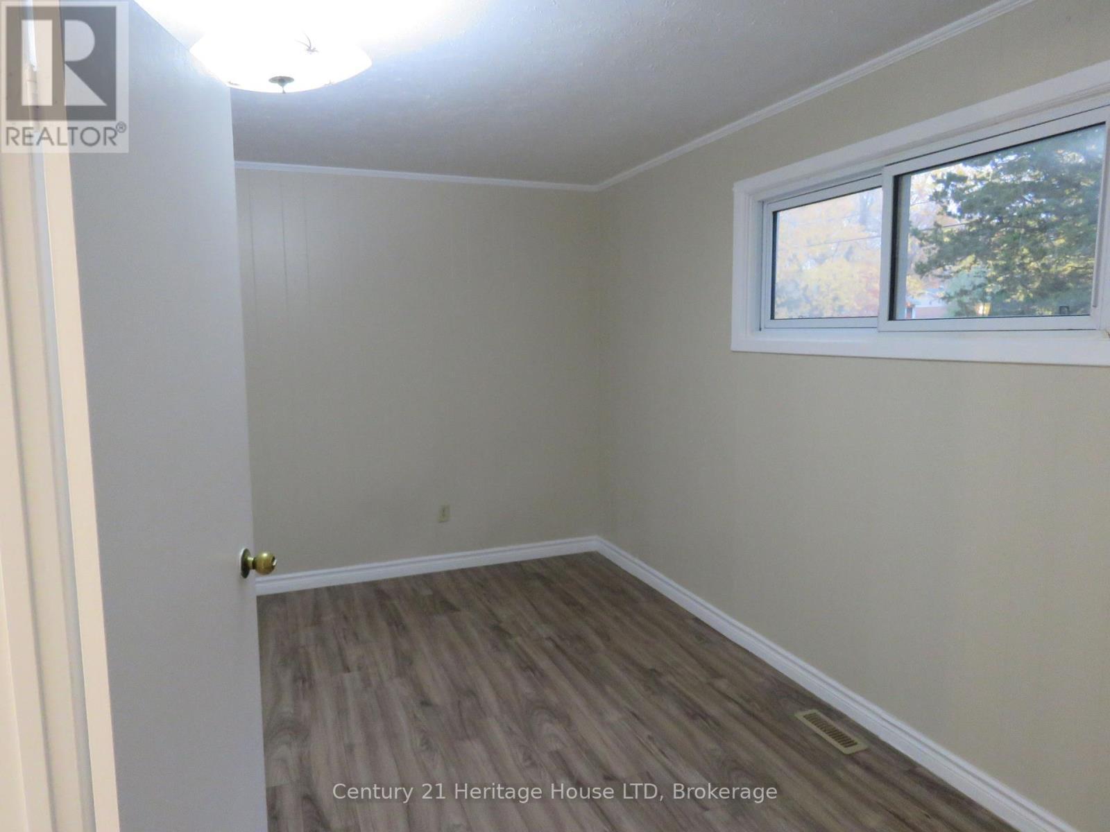 B - 564 Lakeview Road, Fort Erie (Crescent Park), ON - Indoor Photo Showing Other Room