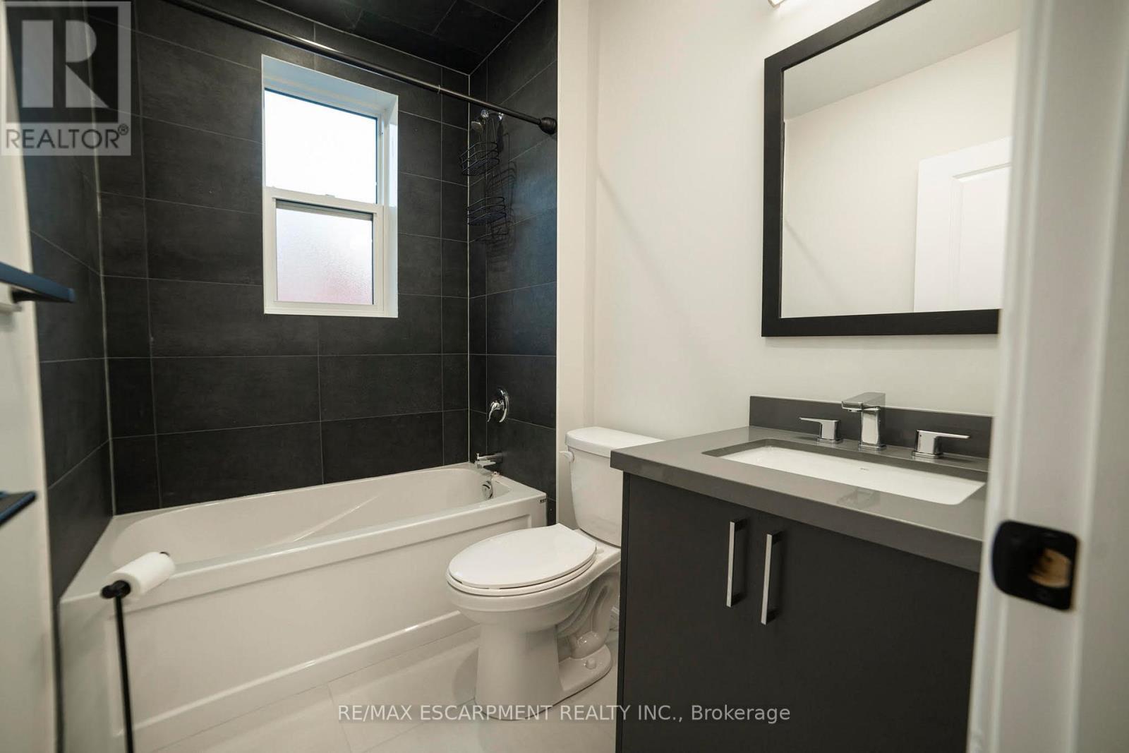 1 - 265 Robert Street, Hamilton, ON - Indoor Photo Showing Bathroom
