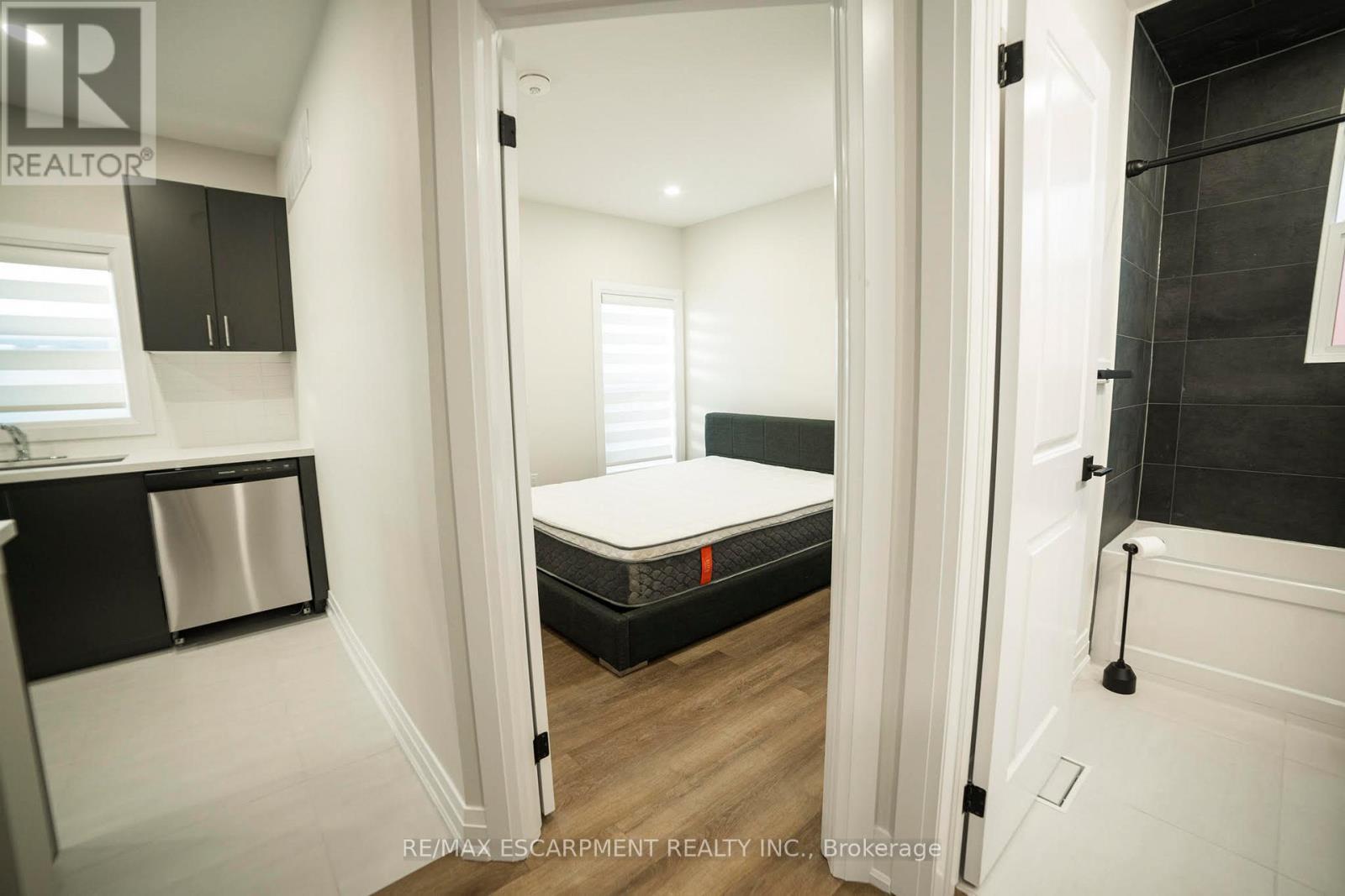 1 - 265 Robert Street, Hamilton, ON - Indoor