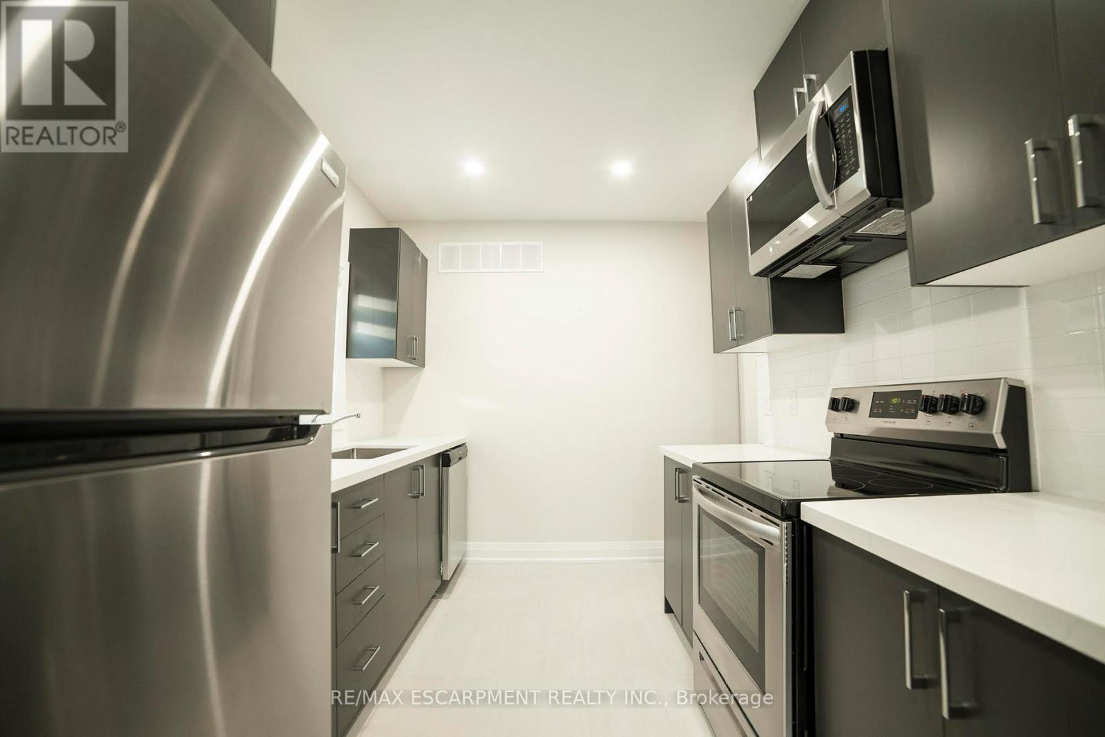1 - 265 Robert Street, Hamilton, ON - Indoor Photo Showing Kitchen