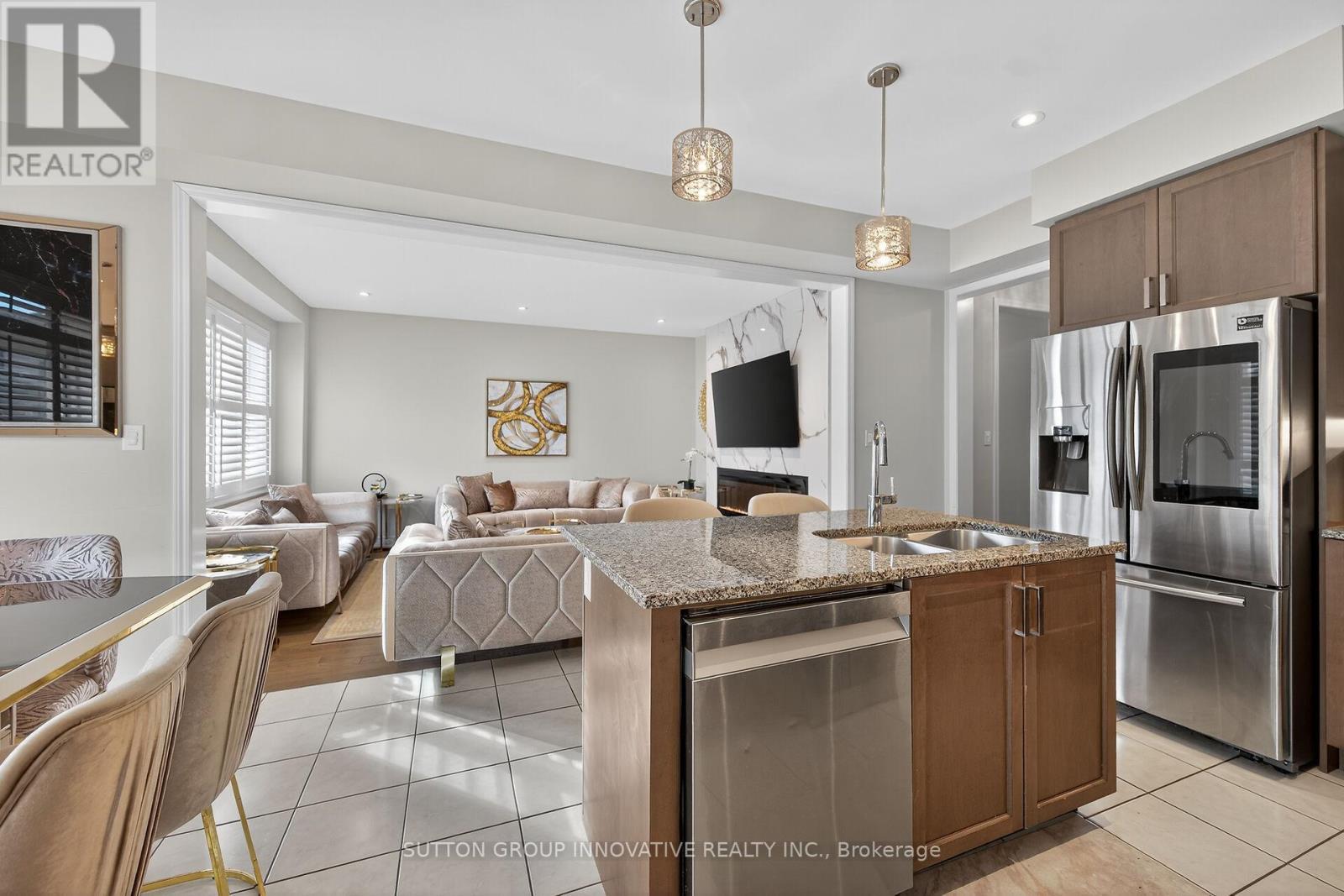18 Lise Lane, Haldimand, ON - Indoor Photo Showing Kitchen With Double Sink