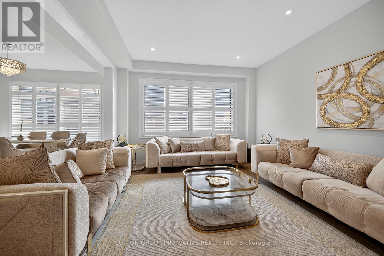 18 Lise Lane, Haldimand, ON - Indoor Photo Showing Living Room