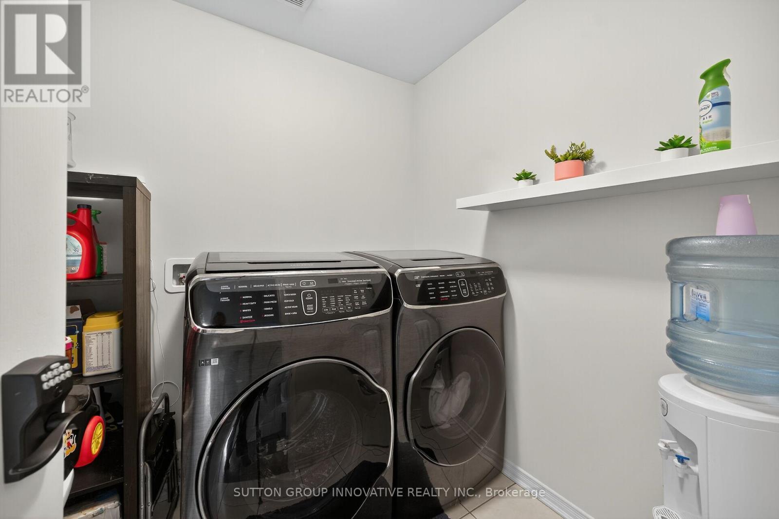 18 Lise Lane, Haldimand, ON - Indoor Photo Showing Laundry Room
