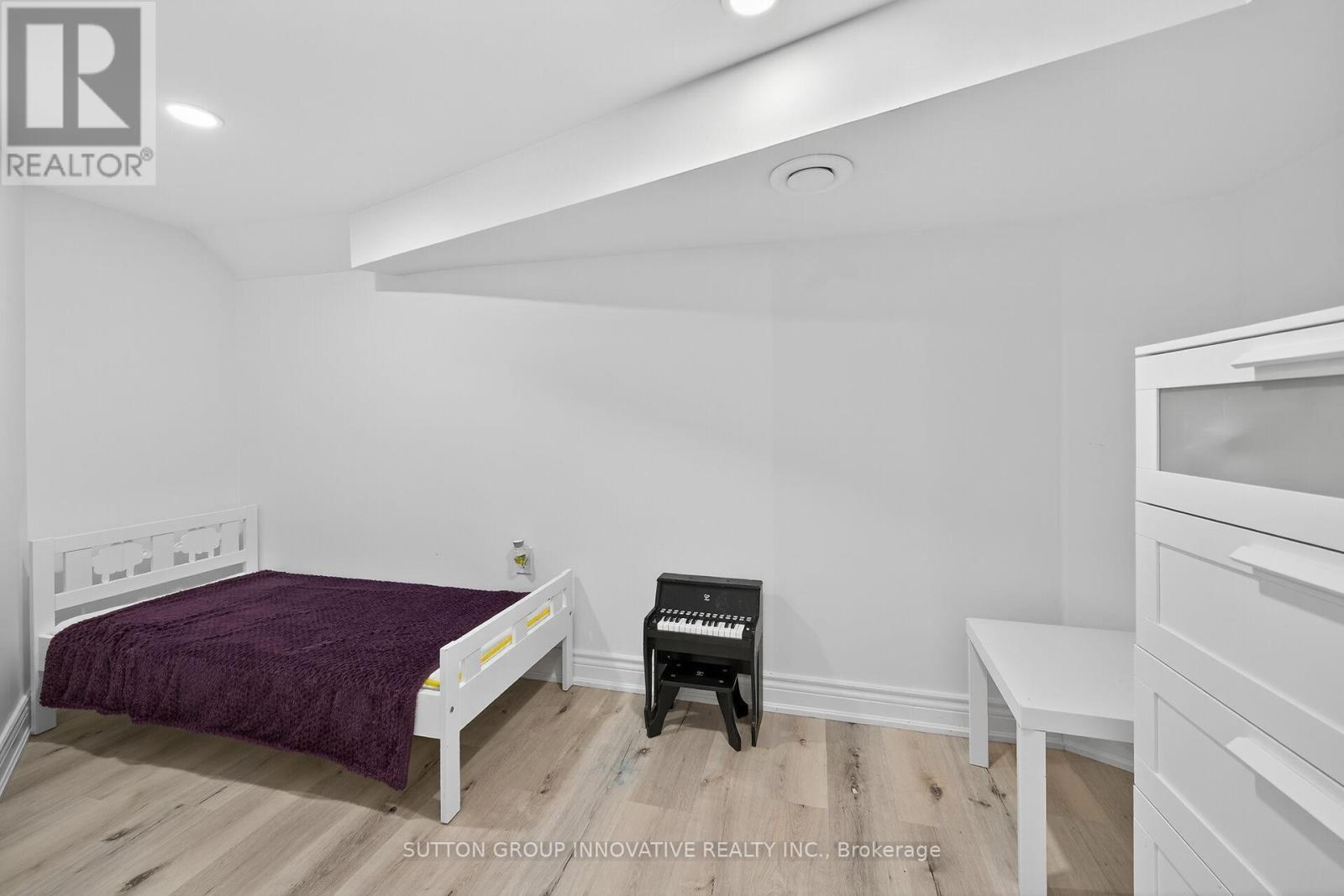 18 Lise Lane, Haldimand, ON - Indoor Photo Showing Bedroom