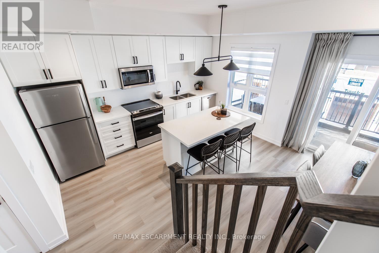 18 - 70 Kenesky Drive, Hamilton, ON - Indoor Photo Showing Kitchen