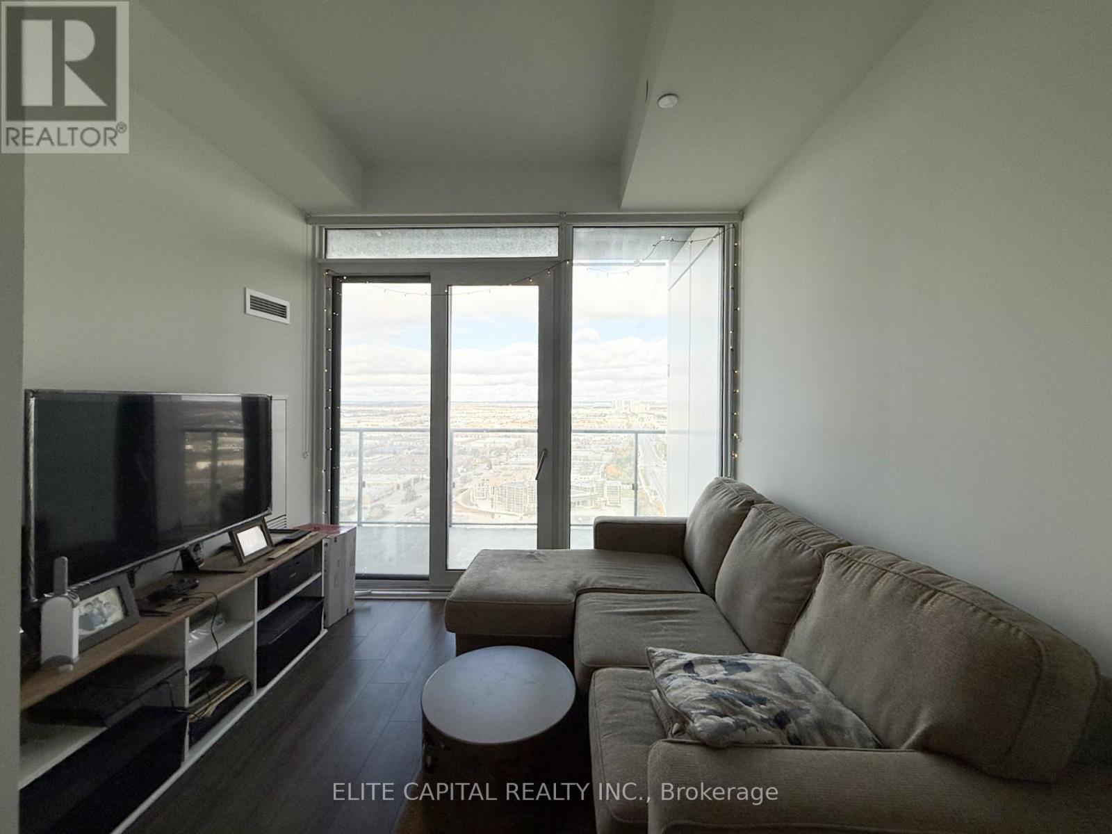 3007 - 7890 Jane Street, Vaughan, ON - Indoor Photo Showing Living Room