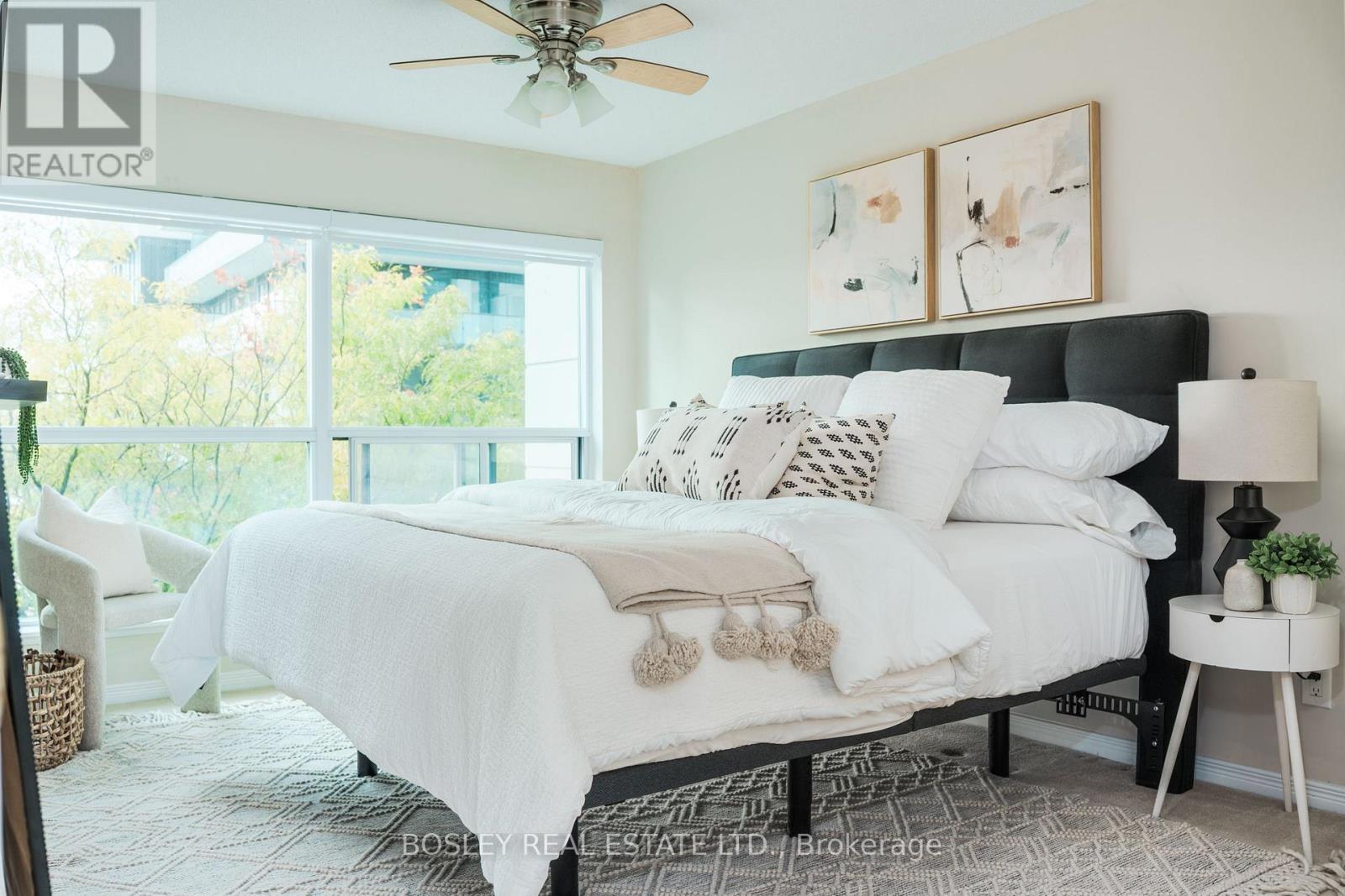 207 - 185 Oneida Crescent, Richmond Hill, ON - Indoor Photo Showing Bedroom