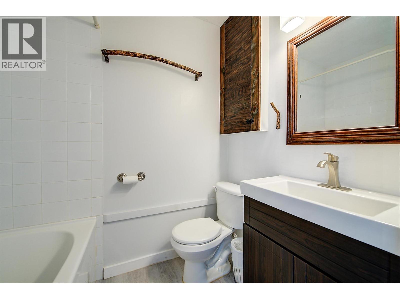 2745 Cameron Road, West Kelowna, BC - Indoor Photo Showing Bathroom